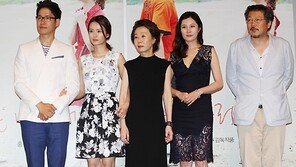 [SD포토] 홍상수 감독과 주역들 ‘다른나라에서 만나요!’ 