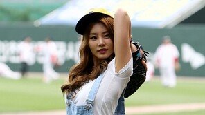 [포토] 로지, 볼륨감 넘치는 몸매 ‘야구장의 여신’