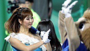 [포토] 치어리더 ‘홈런 날려주세요~’
