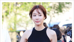 [우먼 동아일보 스타 뷰티] 사랑스러운 그녀! 김아중의 ‘캣츠 아이 메이크업’ 따라잡기