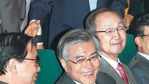 盧 3주기 추모행사에 모인 민주당 인사들