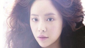 황정음, 부스스 헤어스타일 몽환적 분위기 화보 공개