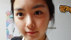 한지우 교복 셀카, “교복 단추가 감당 못하는 볼륨감”