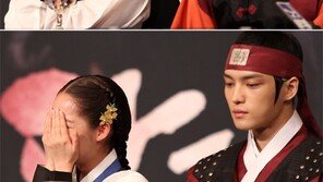 [SD포토] 웃음보 터진 박민영, 김재중은 돌부처? 