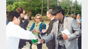 [Dining]세계적 소믈리에들, 다섯가지 맛 오미자酒 시음한 뒤 “재료가 뭐길래” 찬탄 