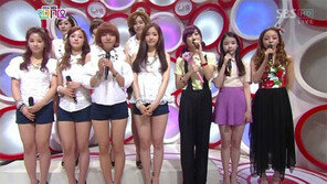 아이유, 에이핑크 옆 ‘기럭지 굴욕’ 꼬꼬마같아