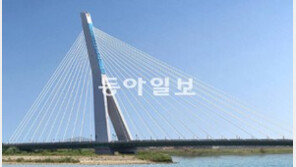 쓰러질듯… 주탑이 기울어진 국내 최고 사장교 완공