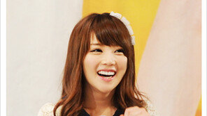 [우먼 동아일보 스타 뷰티] 애교살 포인트! 해금 ‘샤이닝 아이 메이크업’ 