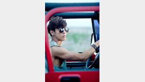 정용화, 후배 가수 주니엘 위해 짐승 근육 공개