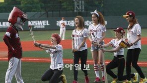 [포토] 스피카, 턱돌이에게 장미를~?