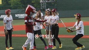 [포토] 스피카, 망설임 없는 턱돌이에 ‘폭소’