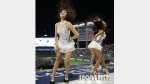 [포토] 치어리더, 의상만큼 눈부신 각선미