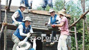 [이제는 공존이다]삼성물산, 직원과 가족이 함께 짓는 ‘사랑의 집’, 소외된 이웃에 보금자리 선사