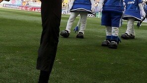 [포토] 박지성, 수트 입고 명품킥 작렬…‘맨유 보고있나!’