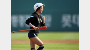 ‘롯데 배트걸’ 떴다…귀여운 외모에 화제