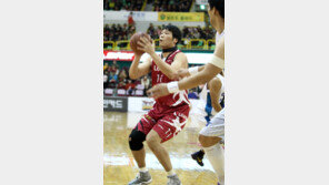 서장훈, KT와 연봉 1억 재계약 ‘국보급 센터’ 명예회복 노린다