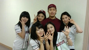 김병현-강정호 ‘걸그룹 한복판… 긴장 만빵’