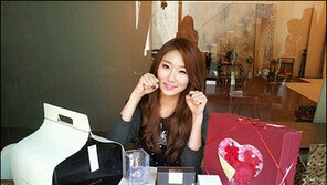 오늘 성년의 날 “가은 ‘뿌잉뿌잉’ 인증샷… 아이유 키스 퍼포먼스”