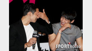 [포토] 이수혁, 김영광과 다정한 눈맞춤?