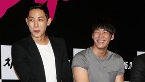 [포토] 이수혁도 김영광 앞에서 노안! ‘제가 동생인데요~’