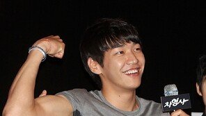 [포토] 김영광, 탄탄한 팔근육 자랑하려다 ‘겨땀 굴욕’
