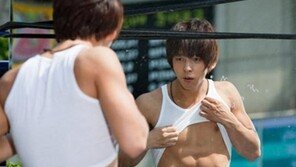 김기범 복근 공개, “명품복근 자랑 물 올랐네”