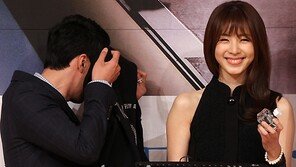 [SD포토]소지섭, 가수 시절 의상이 민망해