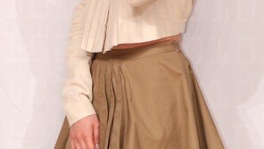 [SD포토] 송하윤 ‘의상은 아찔, 미소는 수줍게’