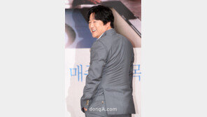 [SD포토]‘어색한’ 곽도원, ‘이렇게요?’