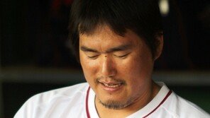 [포토] 최희섭 ‘제 손가락은 소중하니까요’