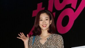 [포토] 정려원, 킬힐 없어도 굴욕 없는 ‘아찔 각선미’