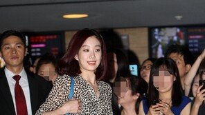 [포토] 정려원, 표범무늬 상의…‘백여치룩’ 여전해