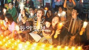 탈북자 북송반대 집회 오늘 100회… 촛불로 타오르는 염원