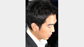 [SD포토] ‘깊은 한숨’ 고영욱, 무거운 발걸음