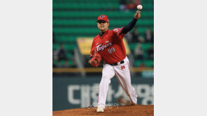 트레비스, 3.2이닝 무자책 호투… ‘푸홀스 삼진 처리’