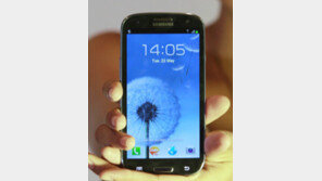 “올해 최고 인기 휴대전화는 갤럭시S3 ”