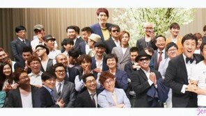 [스타 온라인] 김제동, 정준하 결혼식서 부케 받아