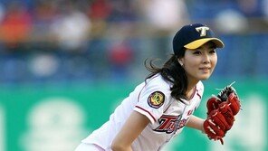 [포토] 이수정 아름다움 포기한 명품시구…‘더 아름다워!’