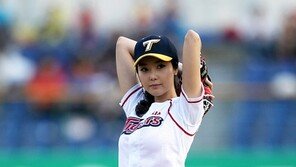 [포토] 이수정 시구 ‘굴욕 없는 끝장몸매 이런 것!’