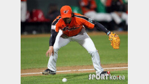 [포토] 박찬호, 결정적인 실책 ‘공이 왜 여기있지…’