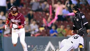 [포토] 최성훈, 어이없는 실책