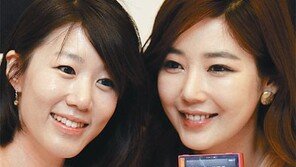 소니 미러리스 카메라 “셀카도 찍어요”