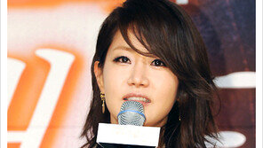 [우먼 동아일보 스타 뷰티] 시크한 이미지로 변신! 신은경의 ‘쿨톤 스모키 메이크업’ 노하우