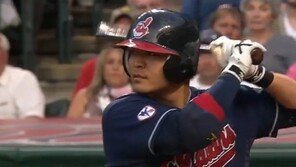 이젠 밥상 차리는 남자…1번타자 추신수 2안타 만점활약