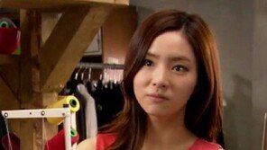 ‘패션왕은 끝났지만’ 신세경 민소매 패션 ‘유행 예감’