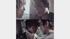 틴탑 엘조-천지, 카리스마 눈빛 대결 ‘질투의 화신’