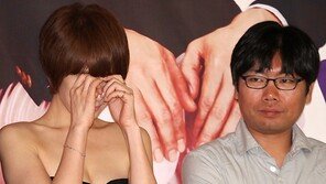 [SD포토] 김선아, 플래쉬 세례에 ‘눈이 부셔요~’