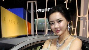 [포토] ‘부산모터쇼’ 민수아, 감출수 없는 볼륨감