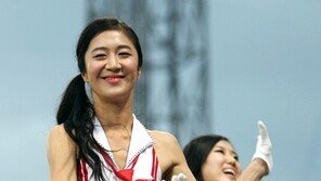 [포토] 치어리더, 설리 닮은 눈웃음 작렬