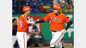 [포토] 최진행, 연타석 홈런 굿~!